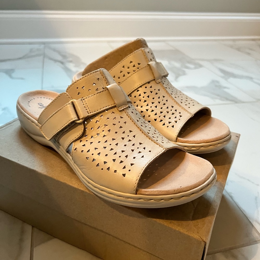 Clarks Leather Sandal Size 10